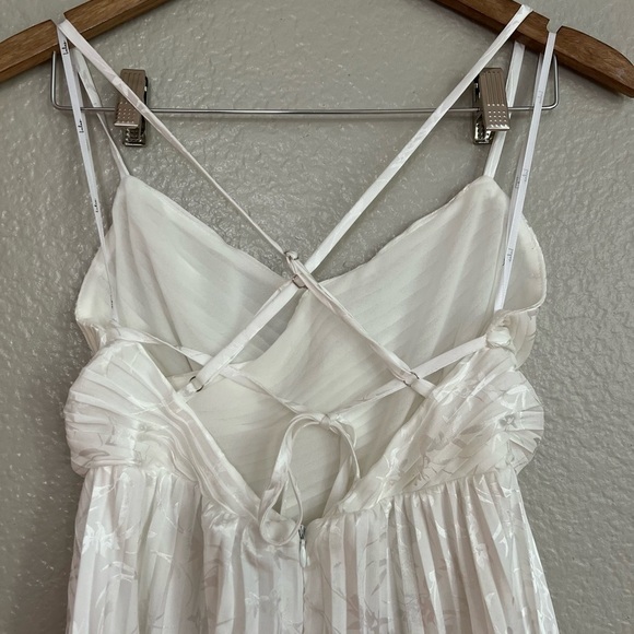 Pleating Up White Satin Jacquard Pleated Midi Dress - Picture 6 of 11